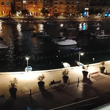 Sorrento Apartment *